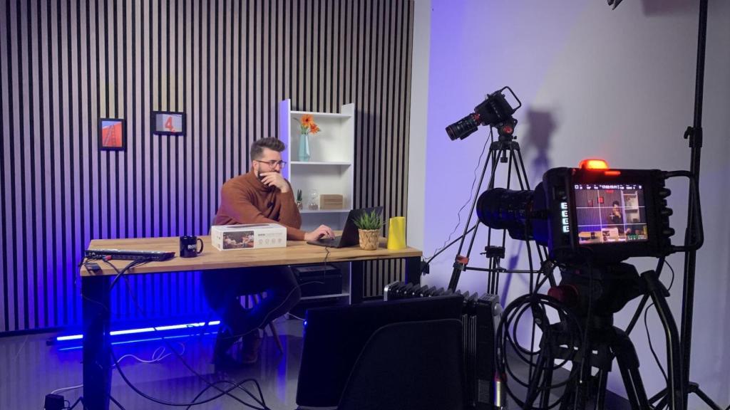 Cele Díaz en el plató de su estudio, Vibro.