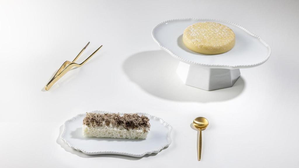 Torta de almendra - Pan crujiente de Kefir mantequilla y trufa negra.