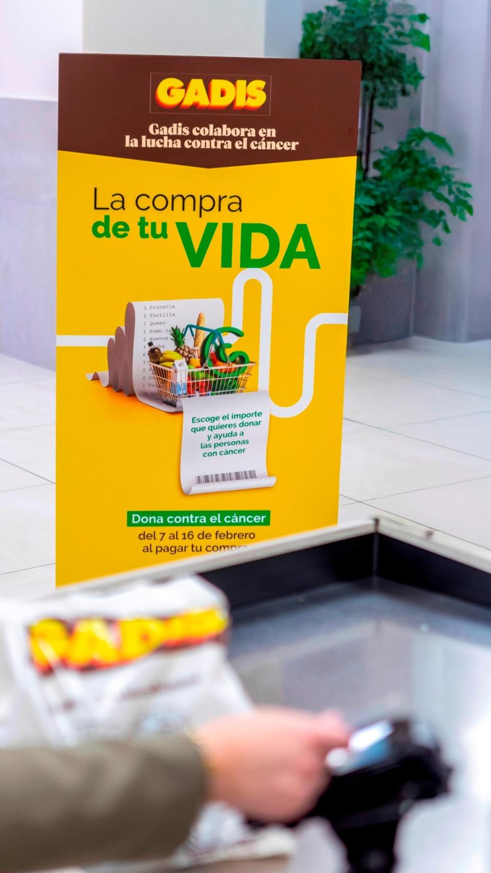 Gadis colabora con la Asociación Española Contra el Cáncer.