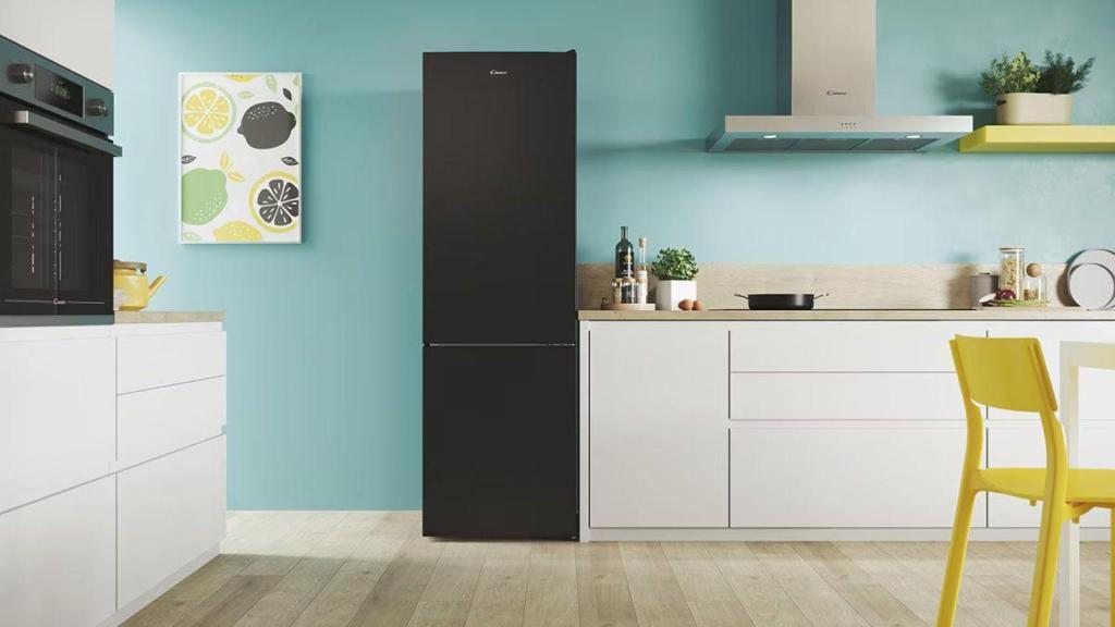 Ni estándar ni americano: este es el frigorífico combi rebajado más de 120€ en Amazon que necesitas en casa