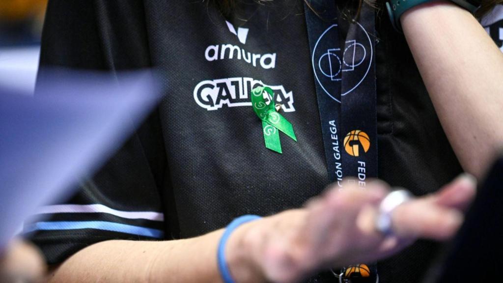 El Obradoiro también apoyó  la campaña 'Brazaletes de esperanza' de la Asociación Española contra el Cáncer.