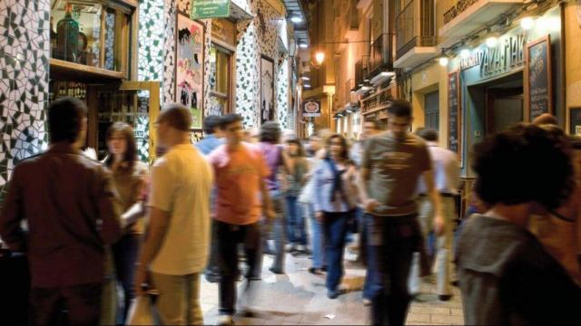 El tubo de Zaragoza, por la noche.