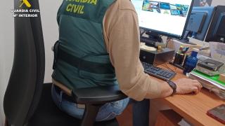 Un agente de la Guardia Civil