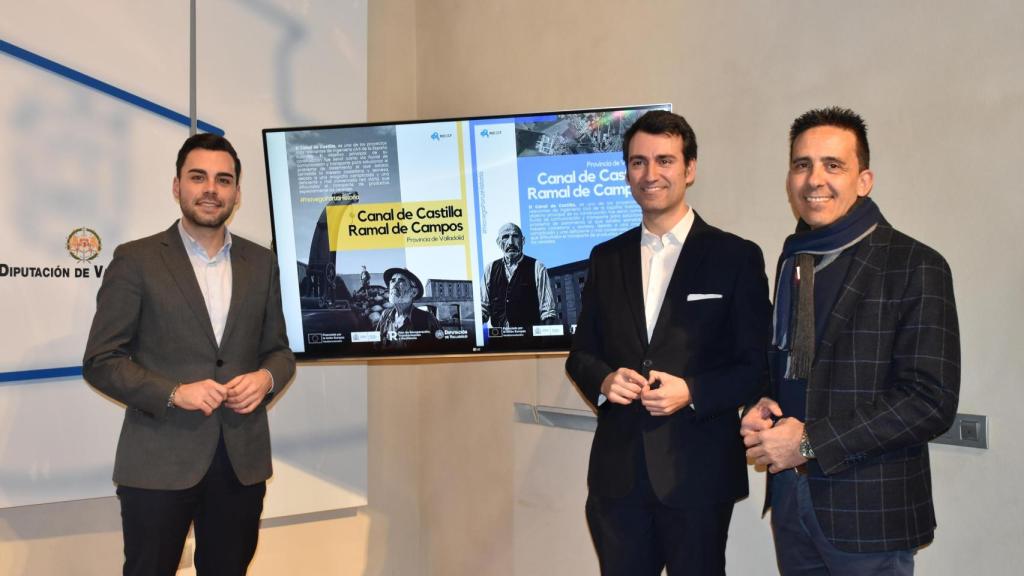 El diputado de Empleo, Desarrollo Económico y Reto Demográfico, Roberto Migallón; el diputado y alcalde de Medina de Rioseco, David Esteban; y el diputado Provincial del Servicio de Promoción Agroalimentaria y Consumo, Moisés Santana