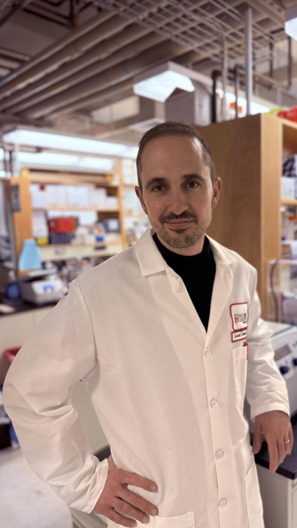 El objetivo final de Cañadas es entender al máximo posible el cáncer para conseguir nuevas terapias.