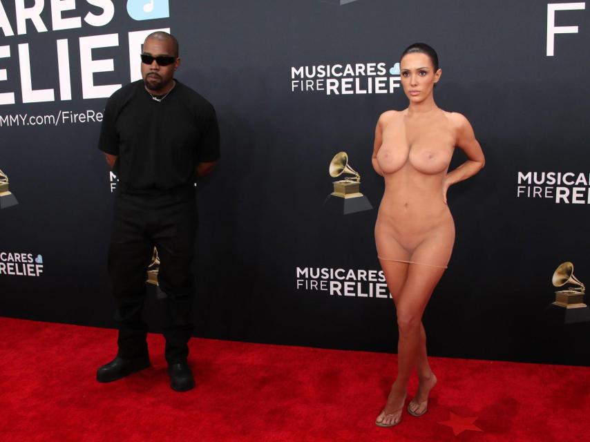 Bianca Censori, completamente desnuda en el 'photocall' de los Premios Grammy.