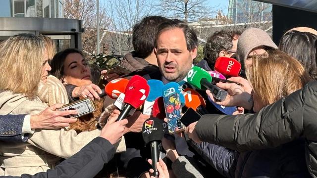 Núñez ha atendido a los periodistas antes de participar en la Junta Directiva Nacional del PP.