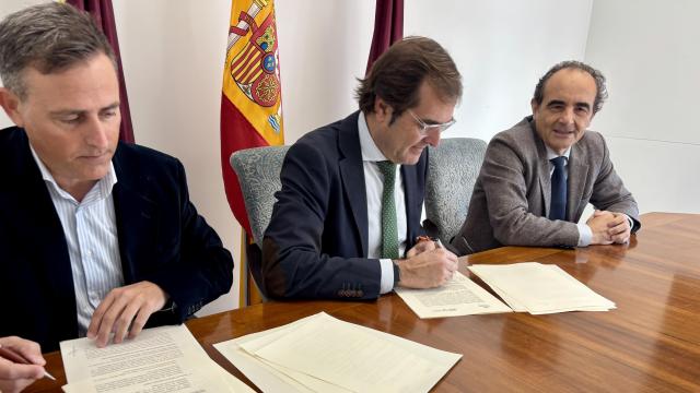 La firma del convenio entre la Autoridad Portuaria de Cartagena y el Colegio de Ingenieros de Caminos, Canales y Puertos.