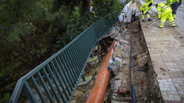 Tareas de trabajo tras el paso del temporal en El Pinillo.
