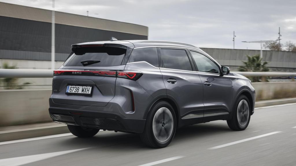 El Ebro S700 es un coche que compite en el segmento de los SUV compactos.