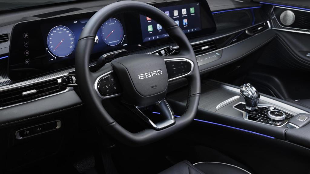 El Ebro S700 llama la atención por su equipamiento y calidad.