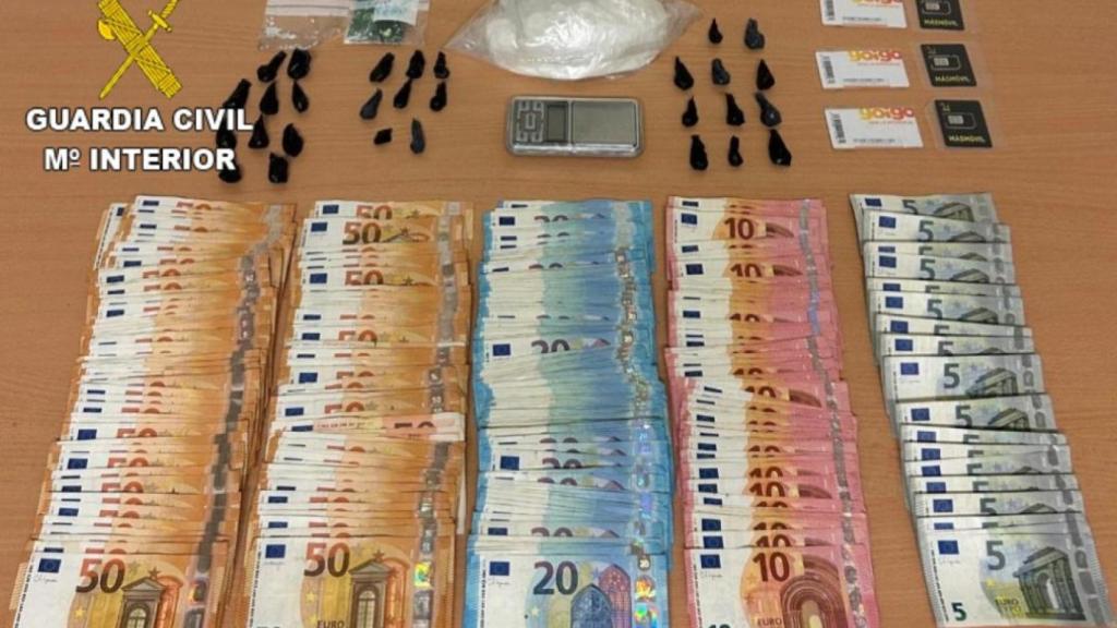 Detienen a dos vecinos de A Estrada (Pontevedra) por tráfico de drogas