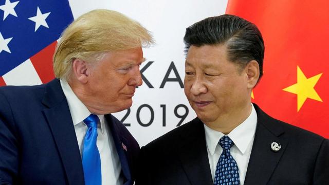 Donald Trump (i) y Xi Jinping (d) en una cumbre del G20 en 2019.