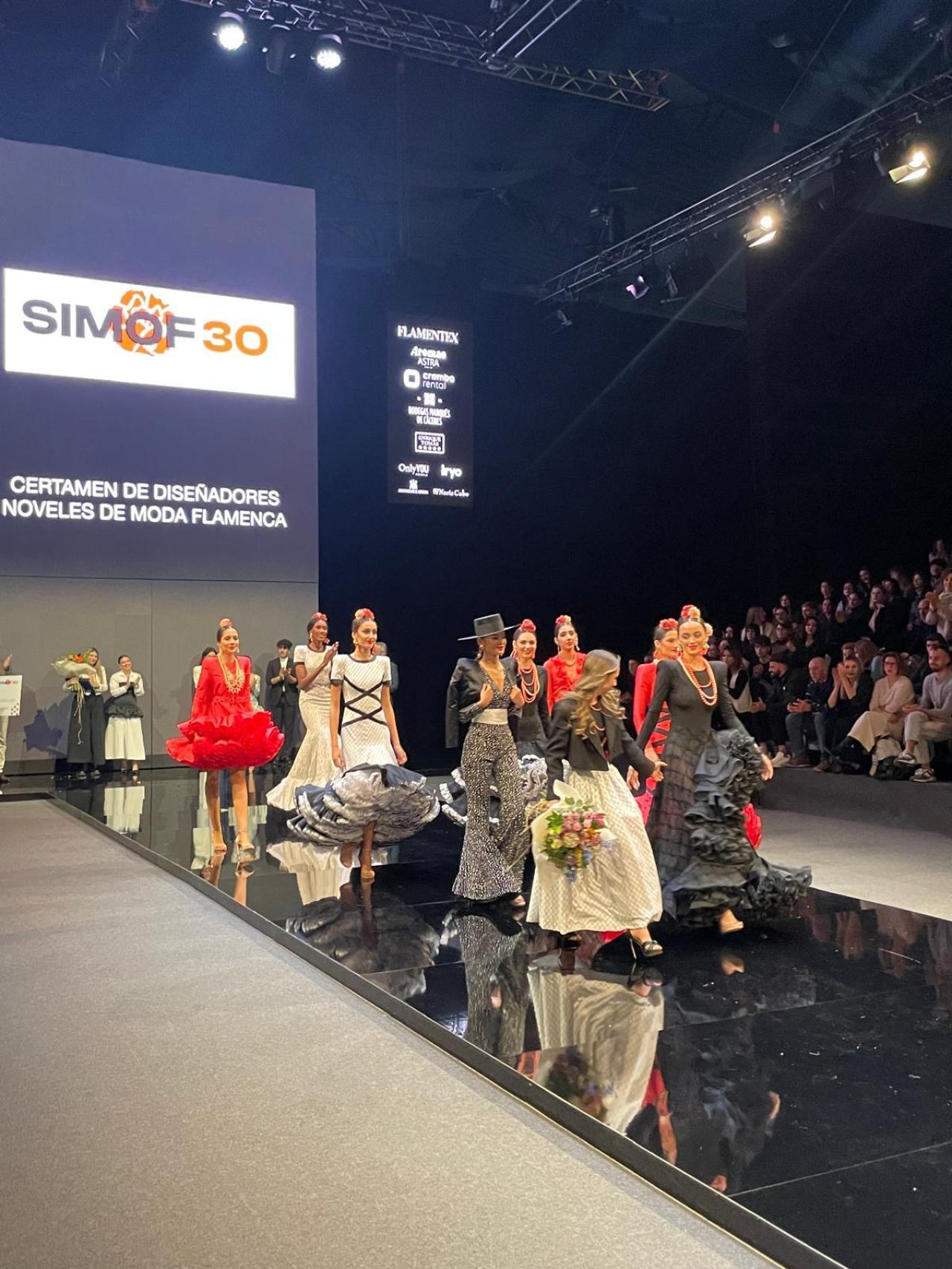 Lucía Ruiz Guerrero, desfilando tras su victoria.