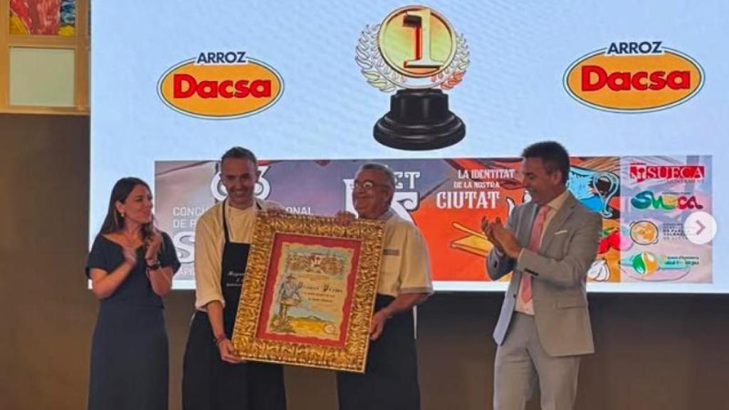 Pedro y Paco, del restaurante Miguel y Juani, vencedores de la 63 edición del Concurso Internacional de Paella Valenciana de Sueca. EE