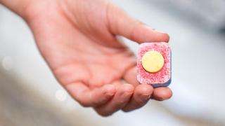 adios-limpiadores-bano-truco-pastilla-lavavajillas