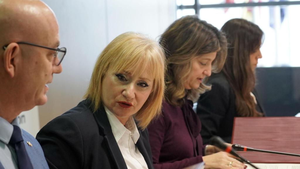 La consejera de Industria, Comercio y Empleo, Leticia García, firma con las universidades públicas el protocolo para el desarrollo del programa Incofi, este martes