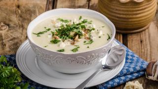 Ni a la plancha ni al vapor: la receta proteica con merluza que me encanta cenar en invierno
