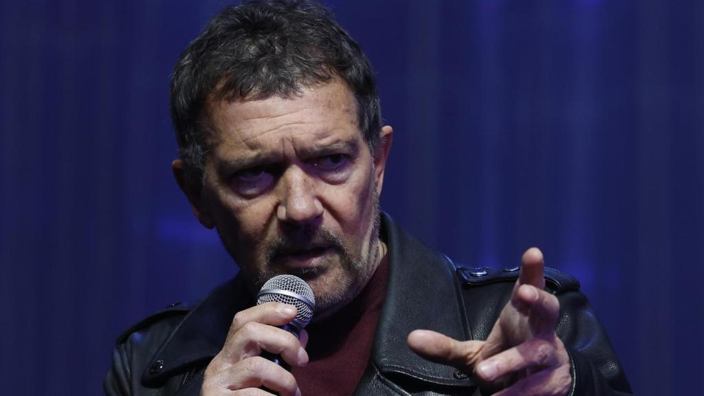 Antonio Banderas durante el pase gráfico del musical 'Gypsy', el 4 de febrero en el Teatro Apolo de Madrid. Foto: JJ. Guillén