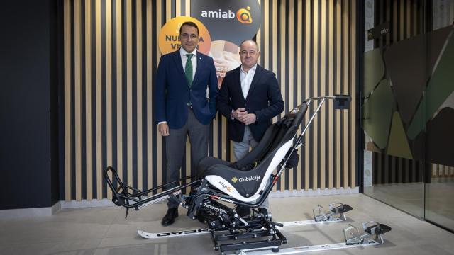 El director general de Globalcaja, Pedro Palacios, y el presidente de la Asociación Nacional Amiab, Emilio Sáez.