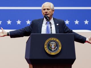 Peter Navarro, asesor de Donald Trump, en la toma de posesión del presidente de EEUU.