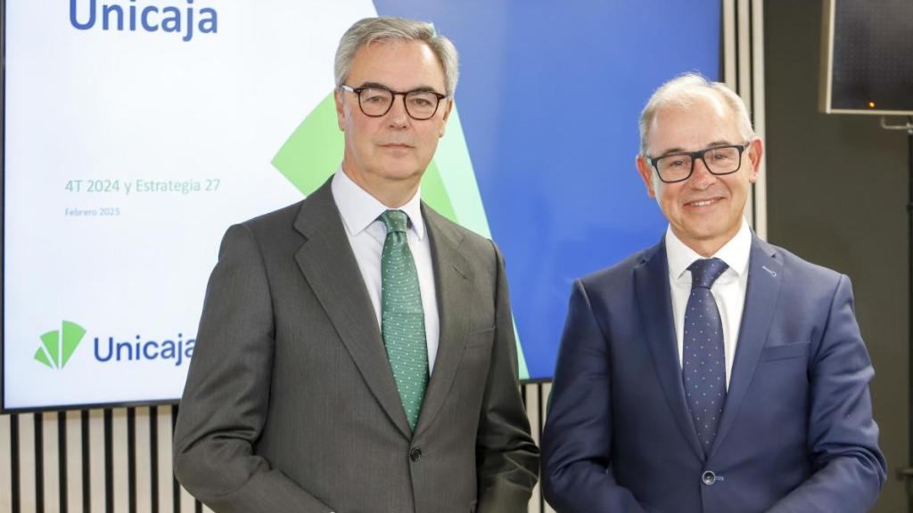 De izquierda a derecha, el presidente de Unicaja, José Sevilla, y el consejero delegado del banco, Isidro Rubiales, durante la presentación de los resultados de 2024 de la entidad.