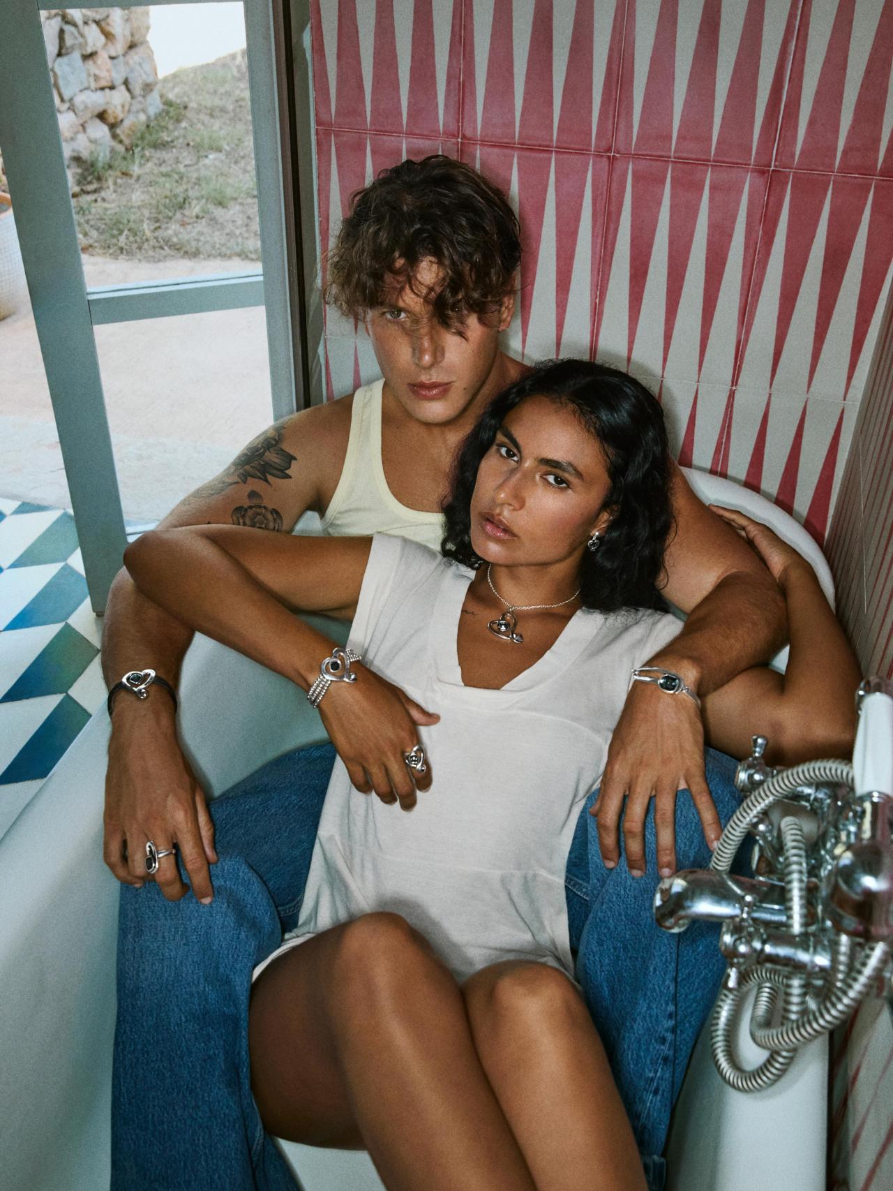 UNOde50 inaugura su capilla para eternos enamorados