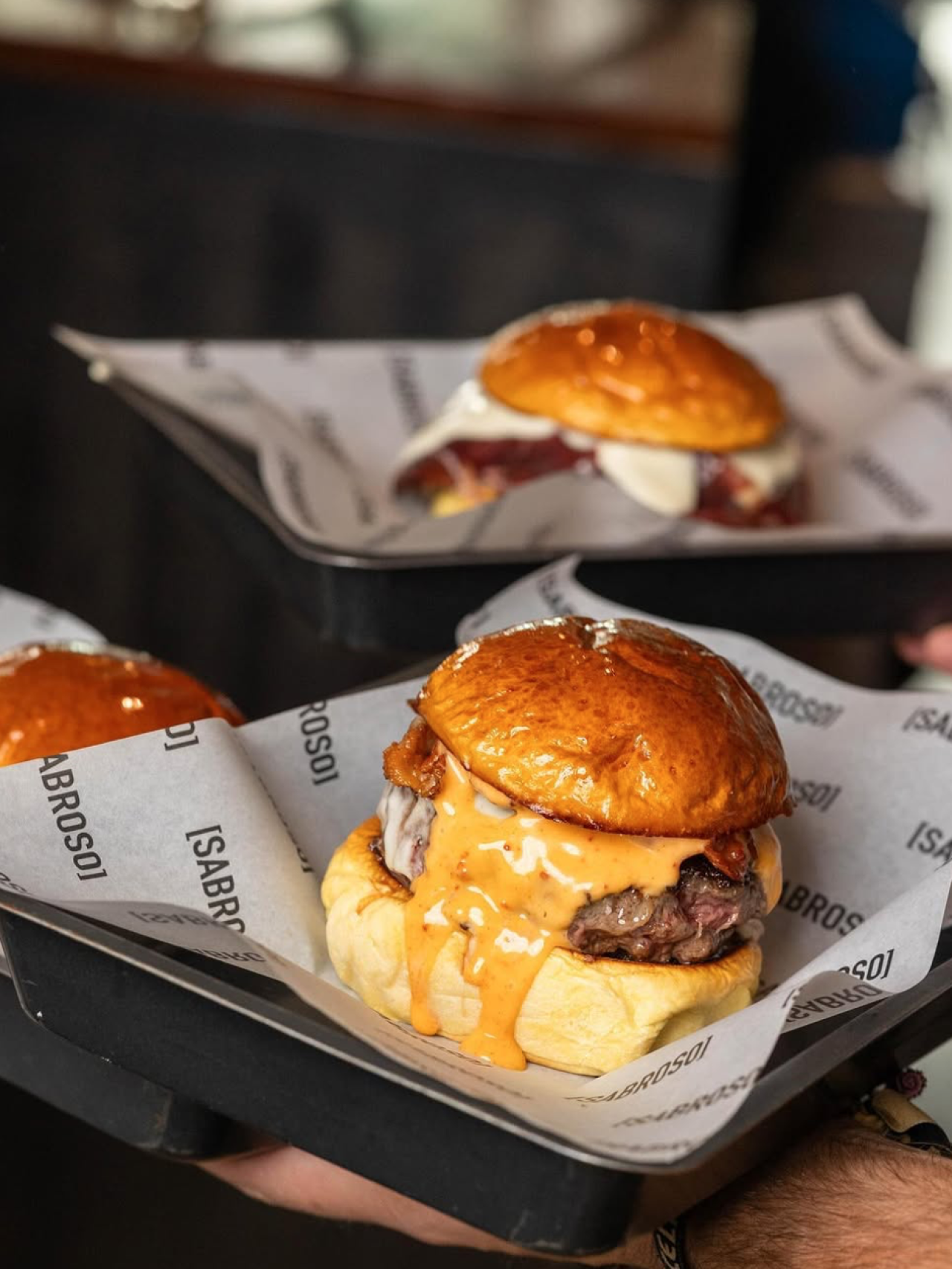 Las hamburguesas, una de las especialidades de Sabroso, en Santiago.