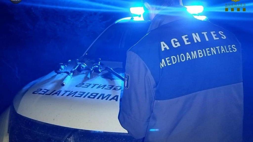 Un agente medioambiental que participó finalmente en el rescate.