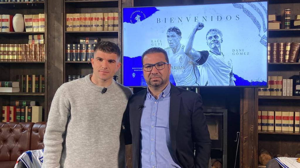 Cordero junto a Raúl Guti.