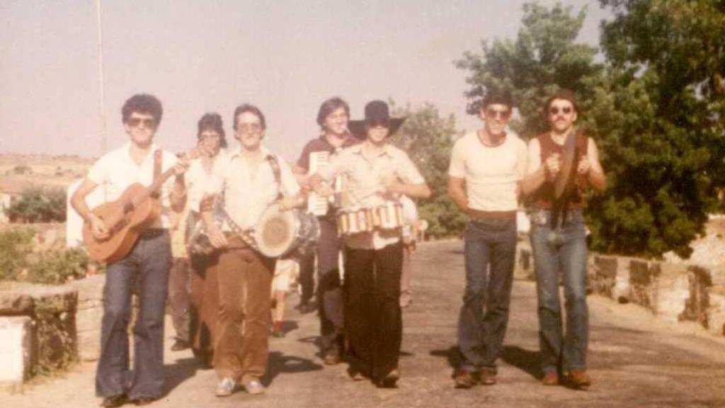 El Grupo Débora, allá por 1975 -Jose Luis, Charli, Pires, Pepe y Rafa- haciendo de 'charanga'