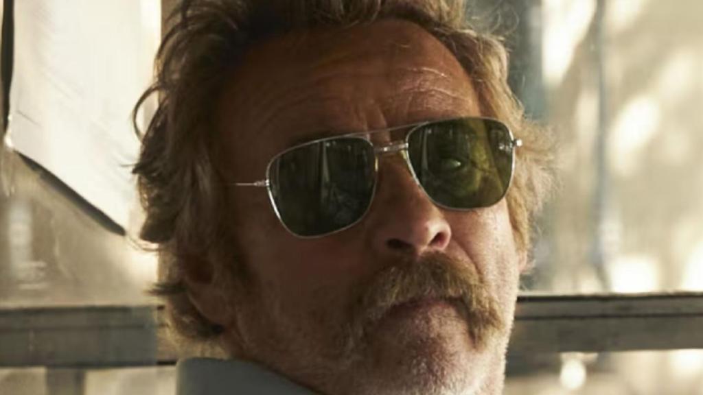 Eduard Fernández en sus papeles en 'Marco' (izquierda) y 'El 47' (derecha).