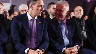 Pedro Sánchez junto al ministro Ángel Víctor Torres, este miércoles en Matadero (Madrid).
