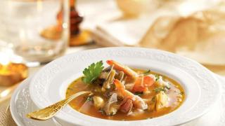sopa-de-pescado-con-almejas_00000000_231108144101_715x768