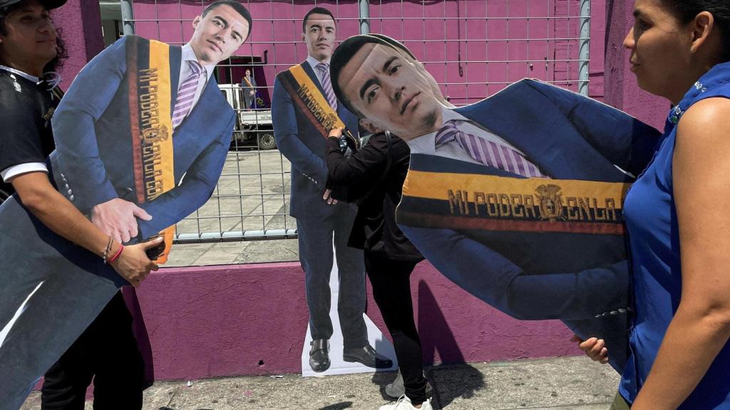 El presidente ecuatoriano Noboa hace campaña para la reelección, en Guayaquil.