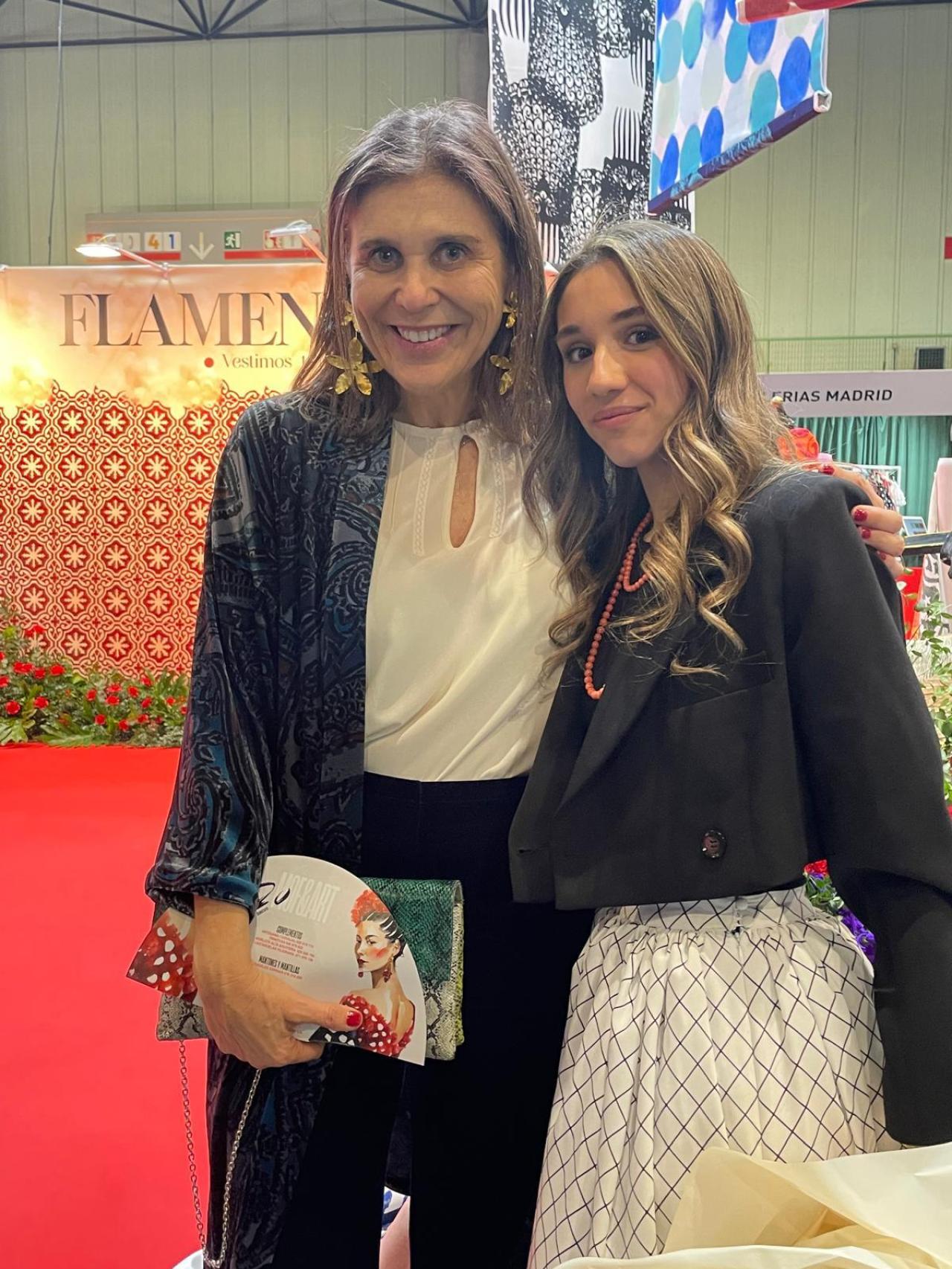 Livinia Stuyck, de Bodegas Fundador, y Lucía Ruiz Guerrero, ganadora del certamen.