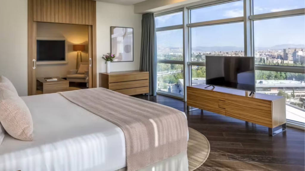 El hotel donde se alojará Javier Bardem en los Goya 2025.