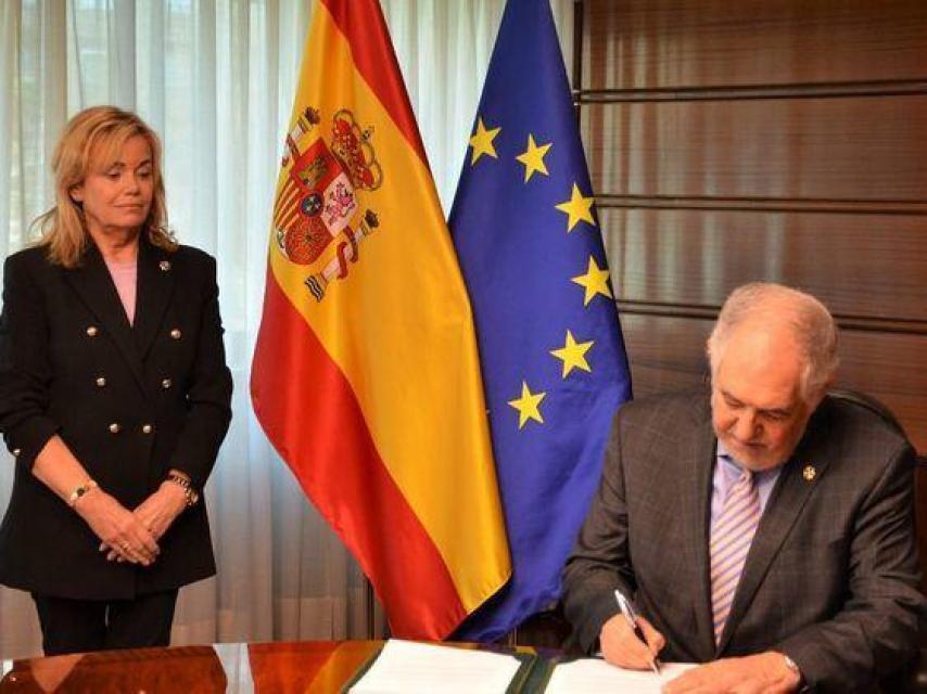 El presidente del Tribunal Constitucional, Cándido Conde-Pumpido, junto a la vicepresidenta, Inmaculada Montalbán./