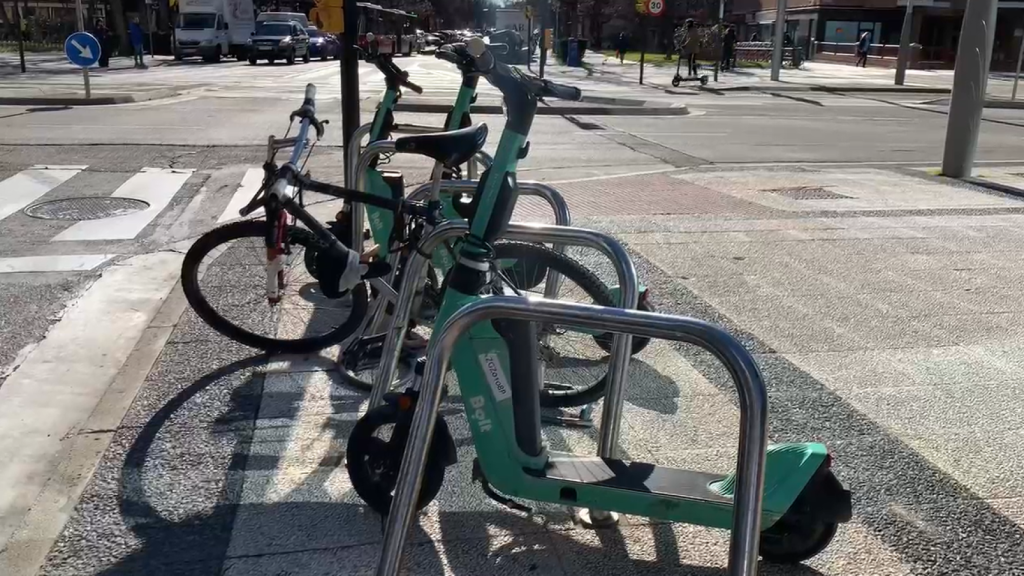 Foto de archivo de patinetes Bolt en Zaragoza