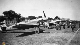 Aviones de la Legión Cóndor en el aeródromo de Villafría (Burgos). Al fondo, un bombardero alemán Junker Ju-86 con la rotulación en su morro: FUMO 3