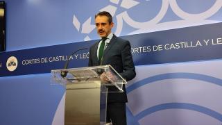 El portavoz de Vox, David Hierro, durante la rueda de prensa posterior a la Junta de Portavoces de este jueves