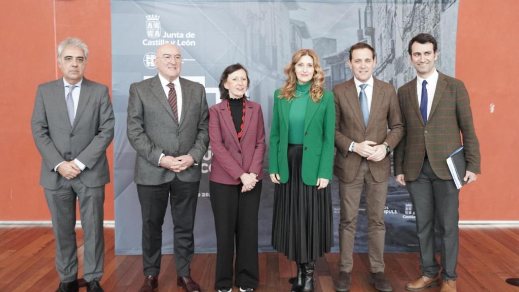 La viceconsejera de Acción Culturail, Mar Sancho, participa en la inauguración del I Encuentro Nacional de Conjuntos Históricos, así como el alcalde de Valladolid, Jesús Julio Carnero.y el presidente de la Diputación de Valladolid, Conrado Íscar.