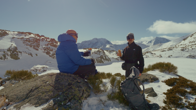 Luisma y su hijo Álvaro entrenando en una montaña para el reto del Mont Blanc