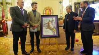 El alcalde Jesús Julio Carnero, y el presidente de la Junta de Cofradías de Semana Santa de Valladolid, Miguel Vegas, presentan el cartel promocional de la Semana Santa de Valladolid 2025.