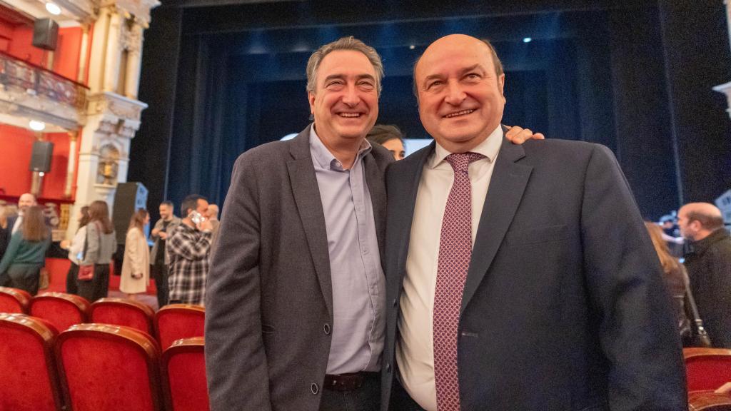 Aitor Esteban junto a Andoni Ortuzar.