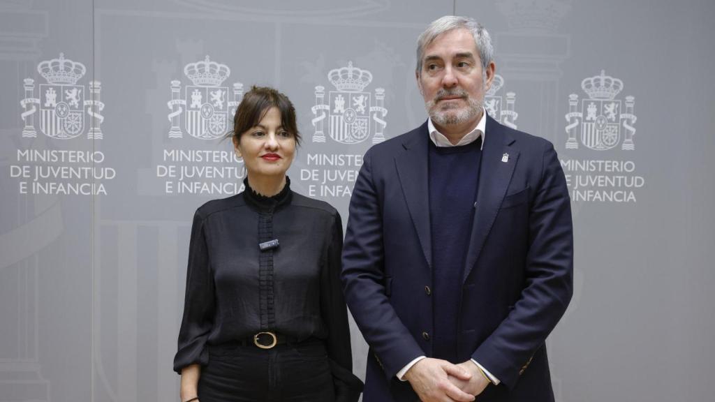 La ministra de Juventud e Infancia, Sira Rego, este jueves con el presidente de Canarias, Fernando Clavijo, en Madrid.