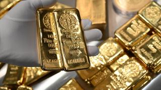 Los lingotes de oro se apilan en la sala de cajas de seguridad de la firma Pro Aurum en Múnich, Alemania.