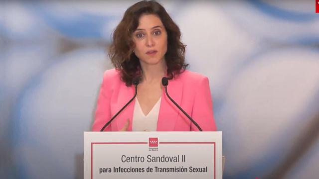 La presidenta de la Comunidad de Madrid, Isabel Díaz Ayuso, en su visita en el nuevo Centro Sanitario  Sandoval II, en el distrito de Chamberí de la capital, especializado en la prevención y tratamiento  de las infecciones de transmisión sexual (ITS).