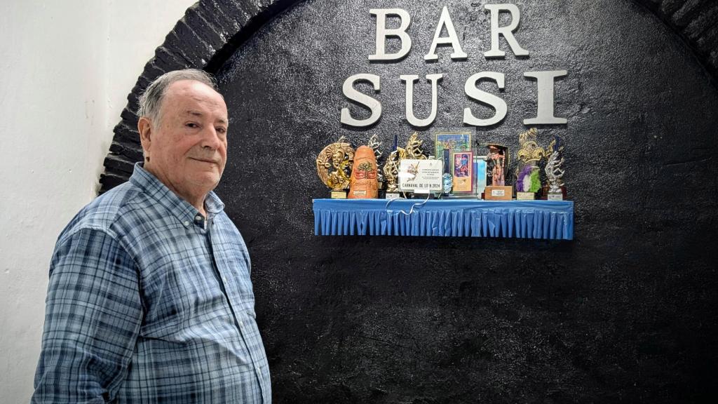 Una imagen de Paco, en su bar.