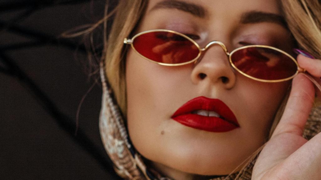 La popularidad del labial rojo aumenta en los periodos de crisis social